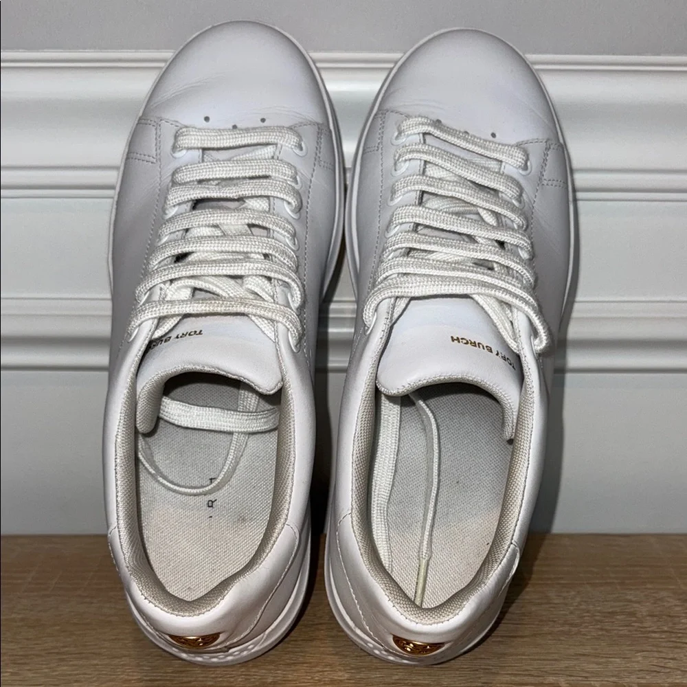 Tory Burch White “Howell Court” W DUST‎ BAG Athletic Shoes Sleek Design Sz 9 EUC